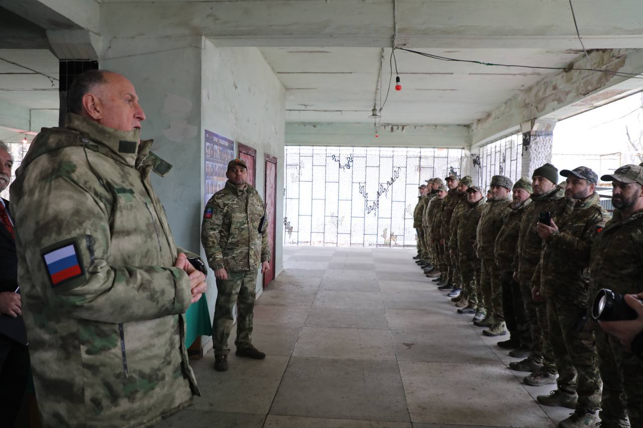 Более 10 тонн гумпомощи передало военнослужащим в ЛНР Правительство Дагестана