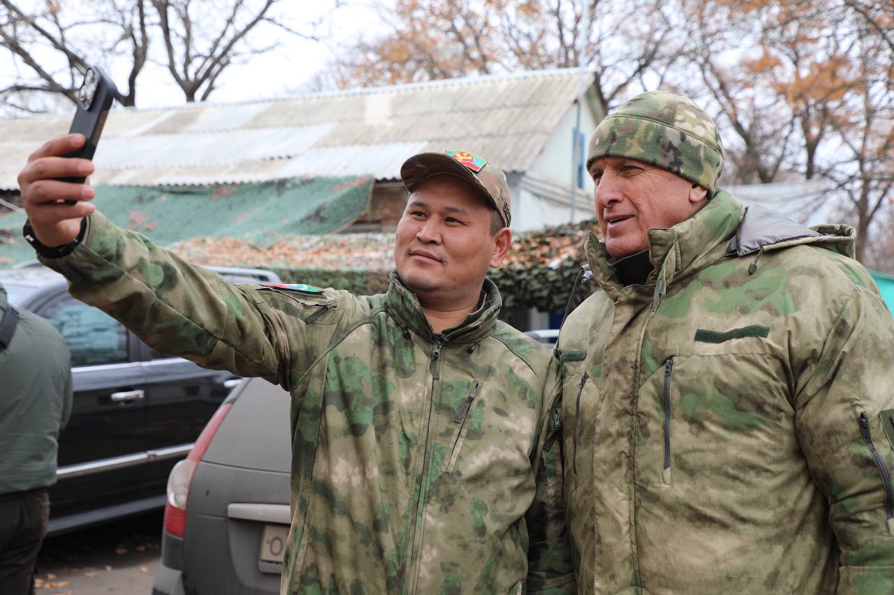 Более 10 тонн гумпомощи передало военнослужащим в ЛНР Правительство Дагестана