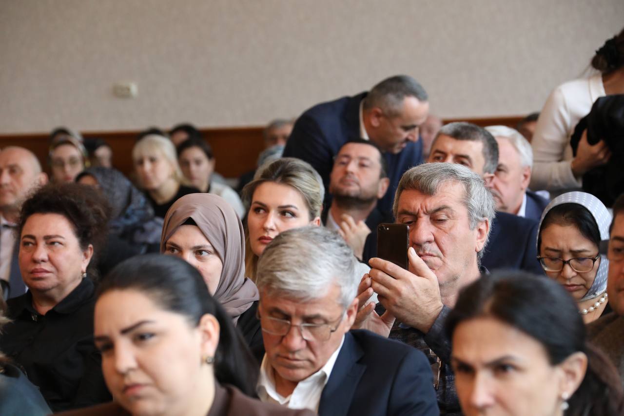 Абдулмуслим Абдулмуслимов поручил усилить персональную ответственность руководителей медучреждений за показатели младенческой смертности