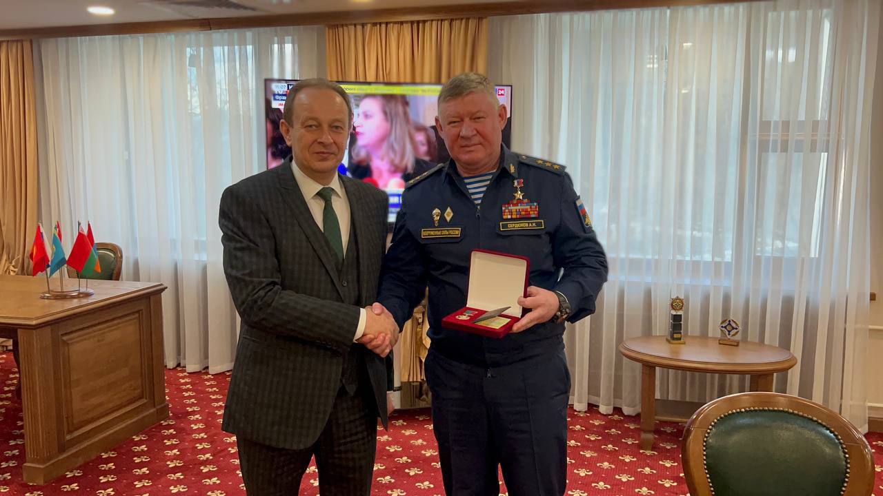 Муслим Телякавов передал главе ОДКБ Орден за заслуги перед Республикой Дагестан