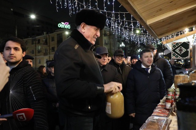 Свыше 30 производителей представили свою продукцию на новогодней ярмарке в Махачкале