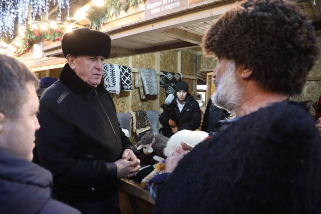 Свыше 30 производителей представили свою продукцию на новогодней ярмарке в Махачкале
