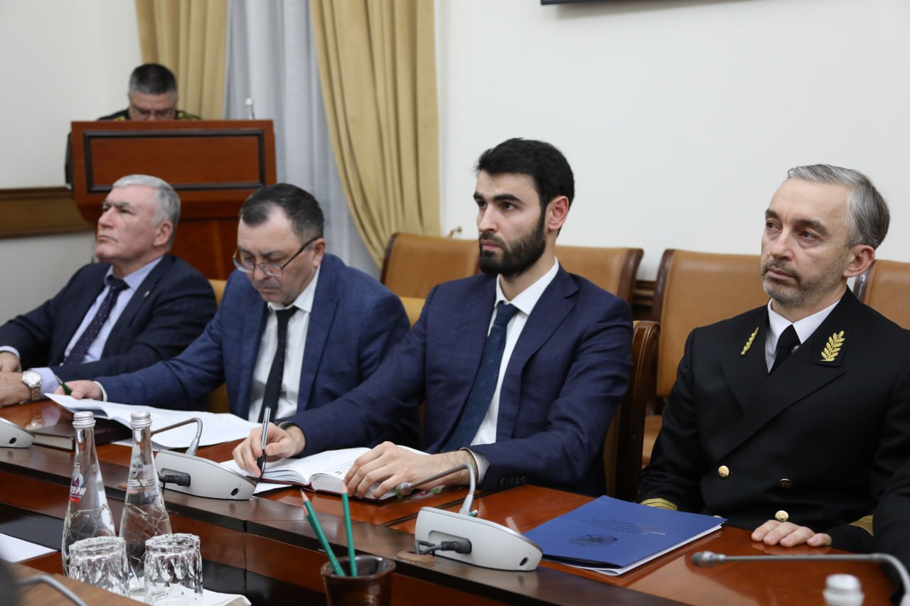 Абдулмуслим Абдулмуслимов провел итоговое заседание Комиссии по противодействию незаконному обороту промышленной продукции