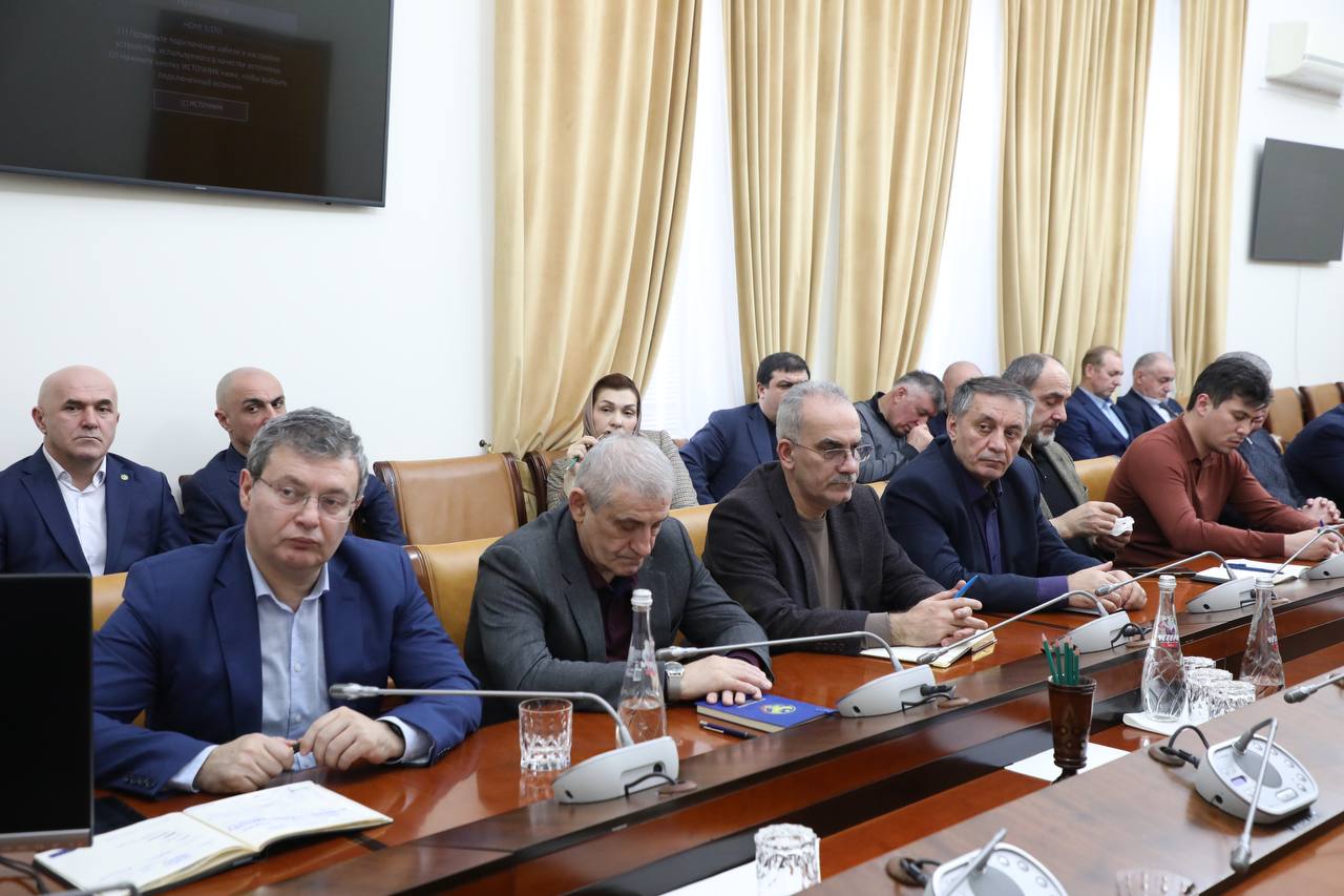Абдулмуслим Абдулмуслимов провёл заключительную в 2024 году встречу с членами кабмина Дагестана