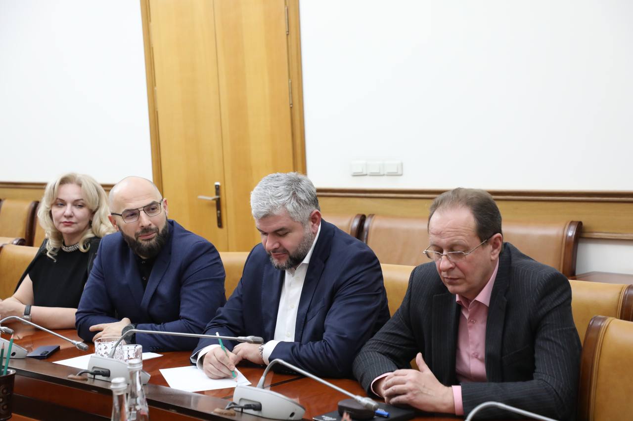 Абдулмуслим Абдулмуслимов провёл заключительную в 2024 году встречу с членами кабмина Дагестана