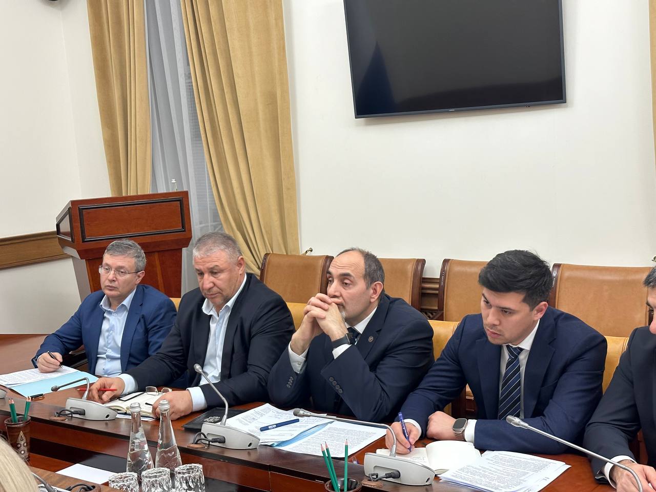 Вопросы развития поселка Тарки обсудили в Махачкале