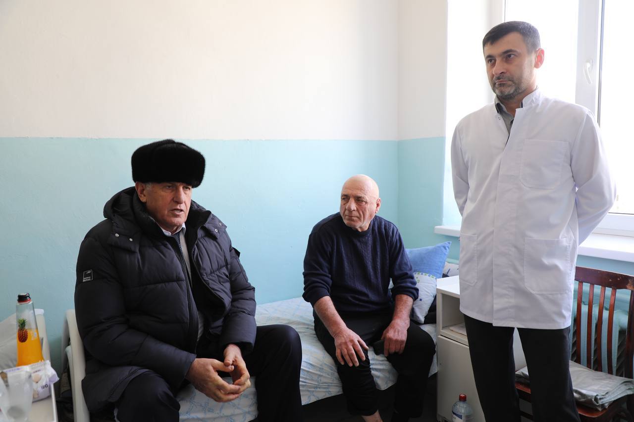 Премьер Дагестана оценил изменения в больнице в Дылыме, произошедшие спустя два года после его визита
