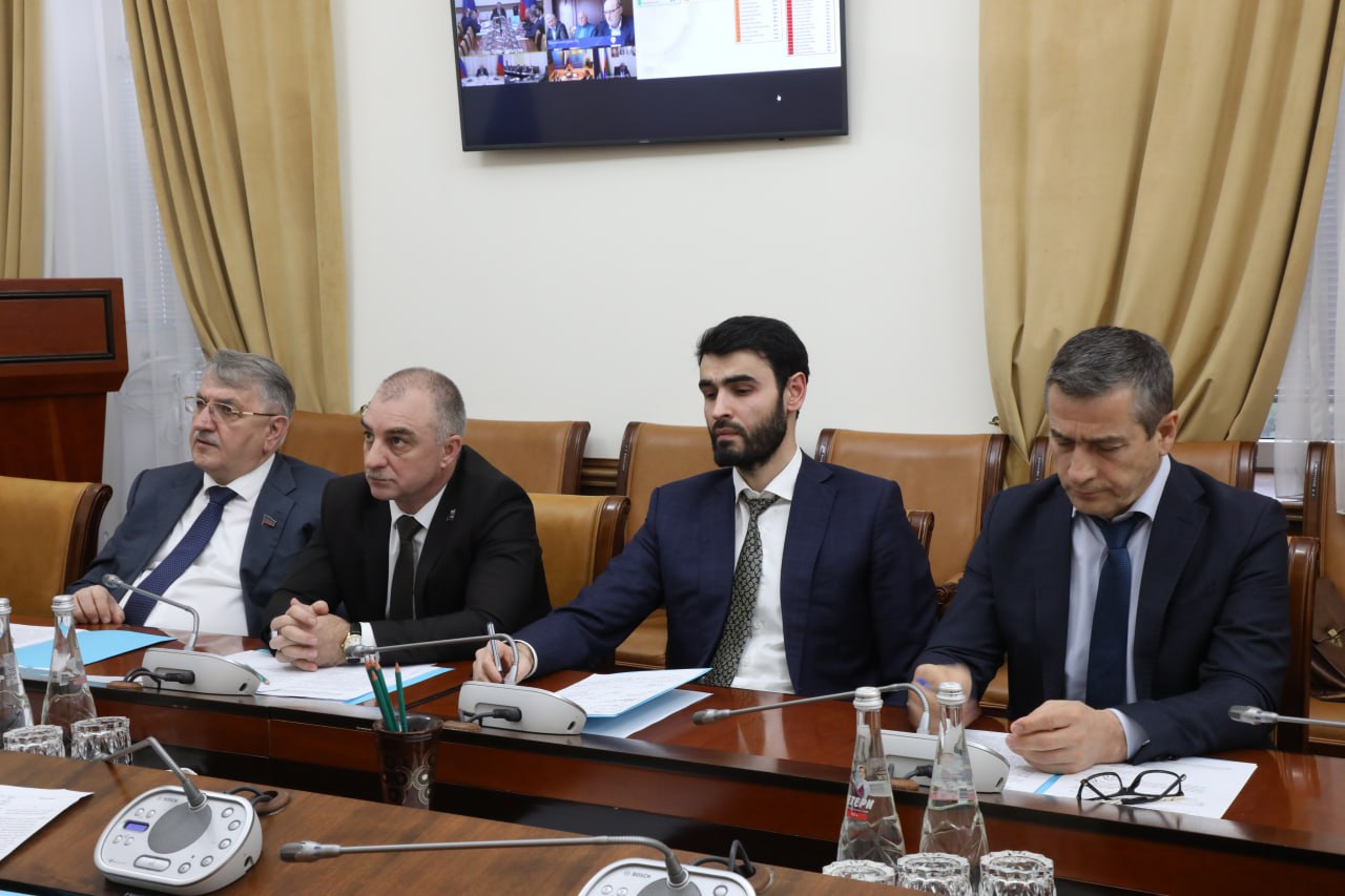 Вопросы оснащения и лицензирования медкабинетов в образовательных учреждениях обсудили в Правительстве Дагестана