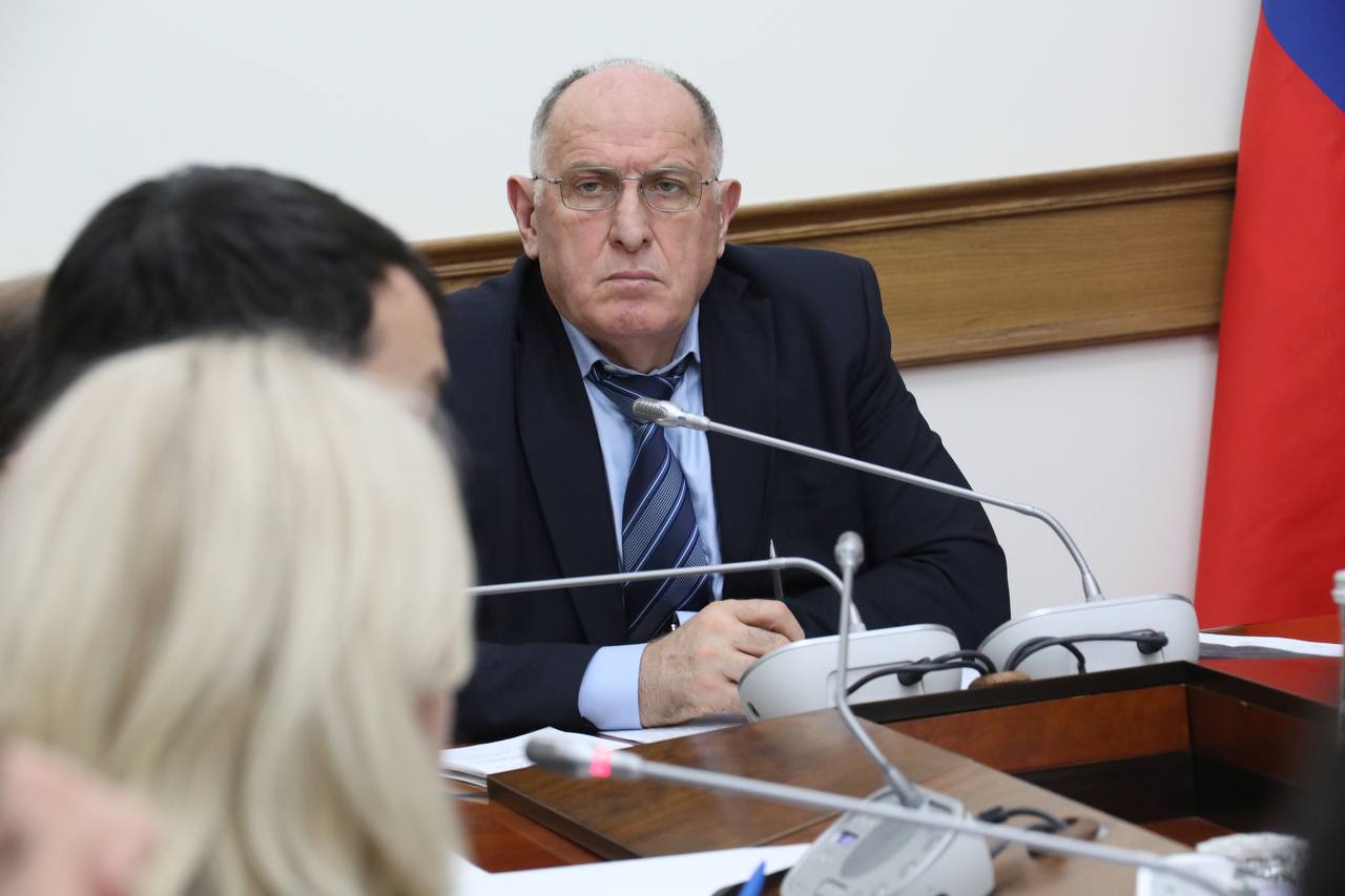 Абдулмуслим Абдулмуслимов провел совещание по подготовке к заседанию оргкомитета «Победа»