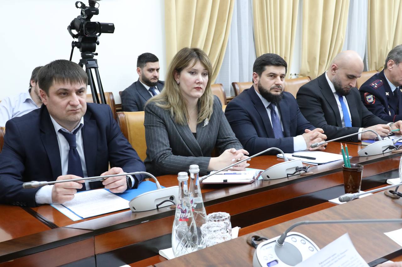 Абдулмуслим Абдулмуслимов провел совещание по подготовке к заседанию оргкомитета «Победа»