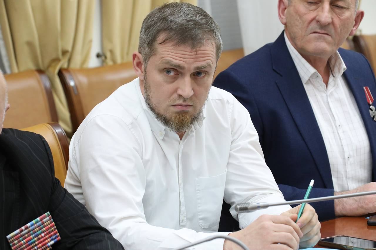 Абдулмуслим Абдулмуслимов провел совещание по подготовке к заседанию оргкомитета «Победа»