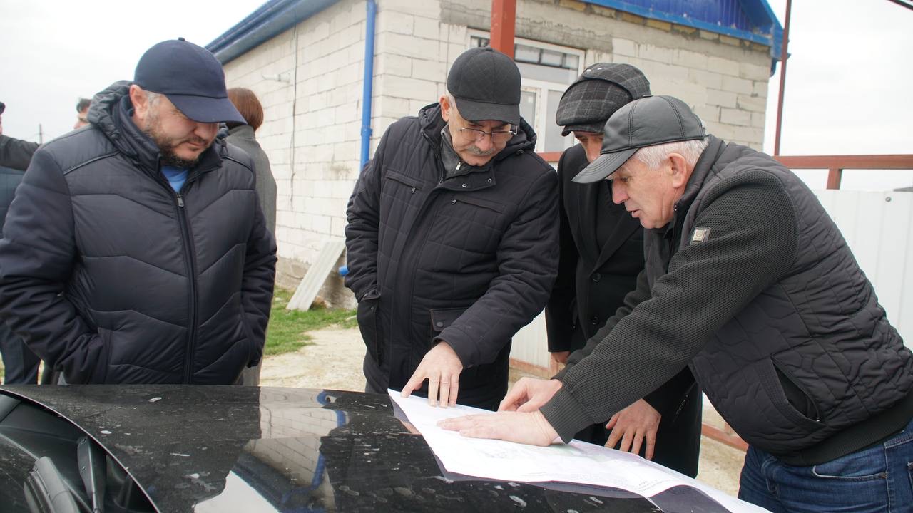 Эффективность использования земель ООО «Лоза» в Дахадаевском районе проверила делегация во главе с вице-премьером Нариманом Абдулмуталибовым