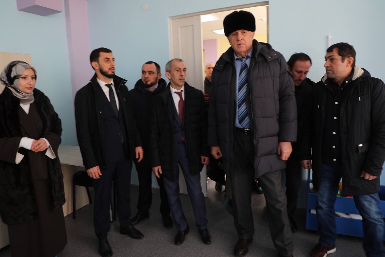 Абдулмуслим Абдулмуслимов проверил состояние нового детсада в с.Бургимакмахи Акушинского района
