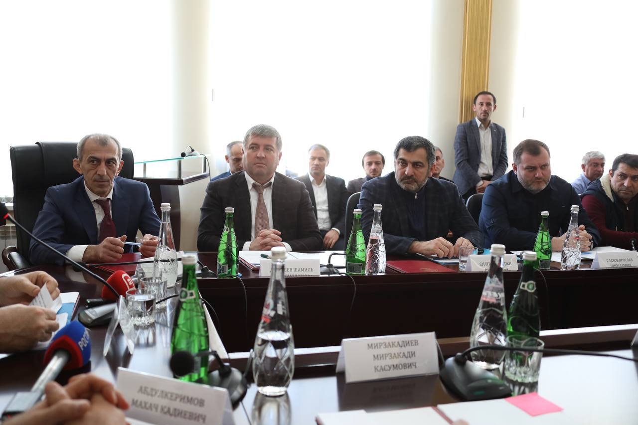 Абдулмуслим Абдулмуслимов провёл совещание по вопросу развития Акушинского района