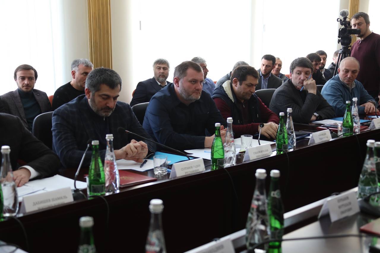 Абдулмуслим Абдулмуслимов провёл совещание по вопросу развития Акушинского района