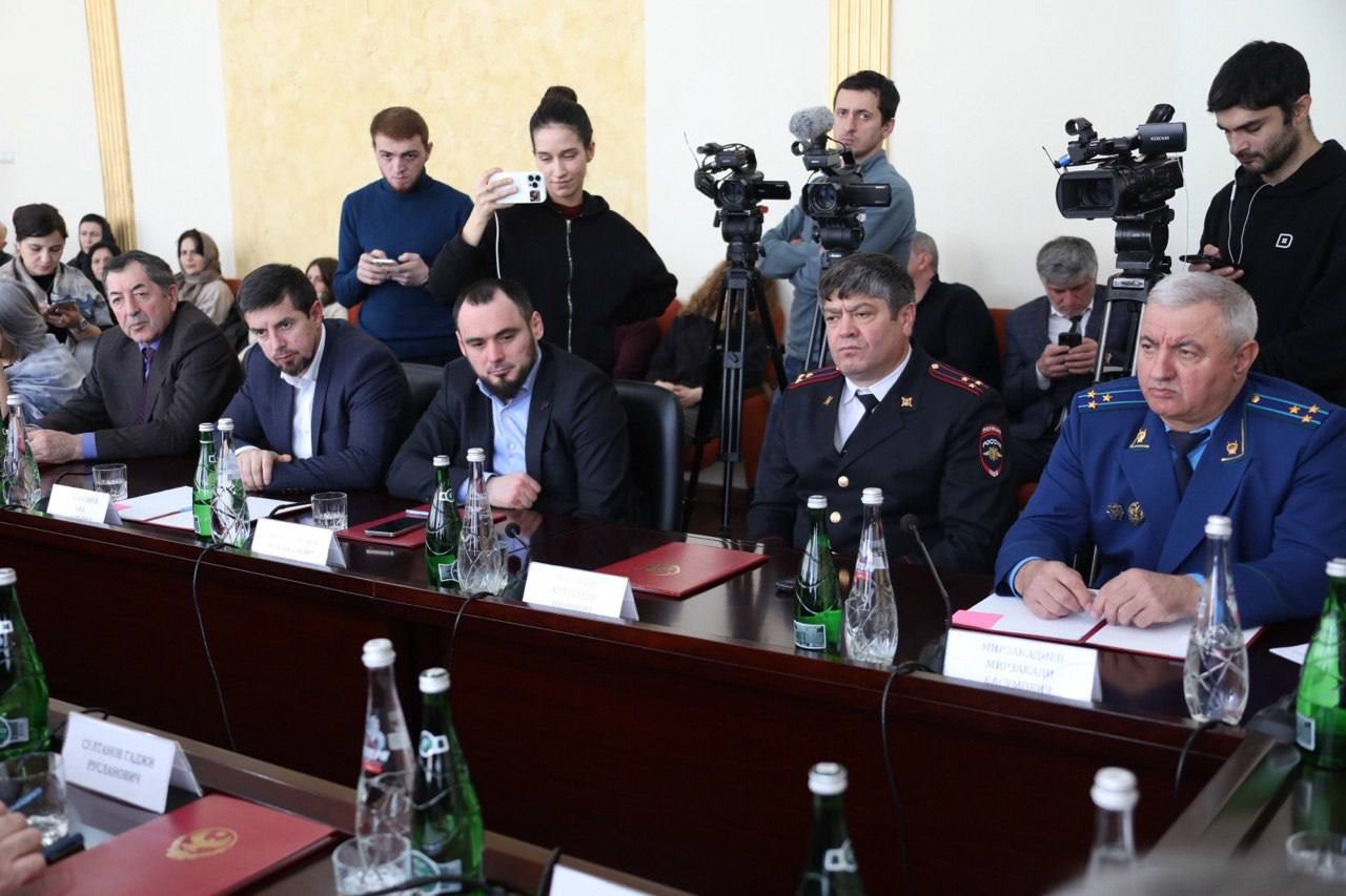 Абдулмуслим Абдулмуслимов провёл совещание по вопросу развития Акушинского района