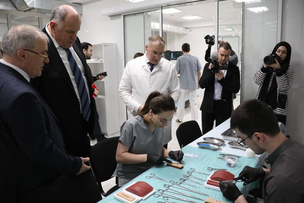 Абдулмуслим Абдулмуслимов ознакомился с работой инновационного центра ДГМУ