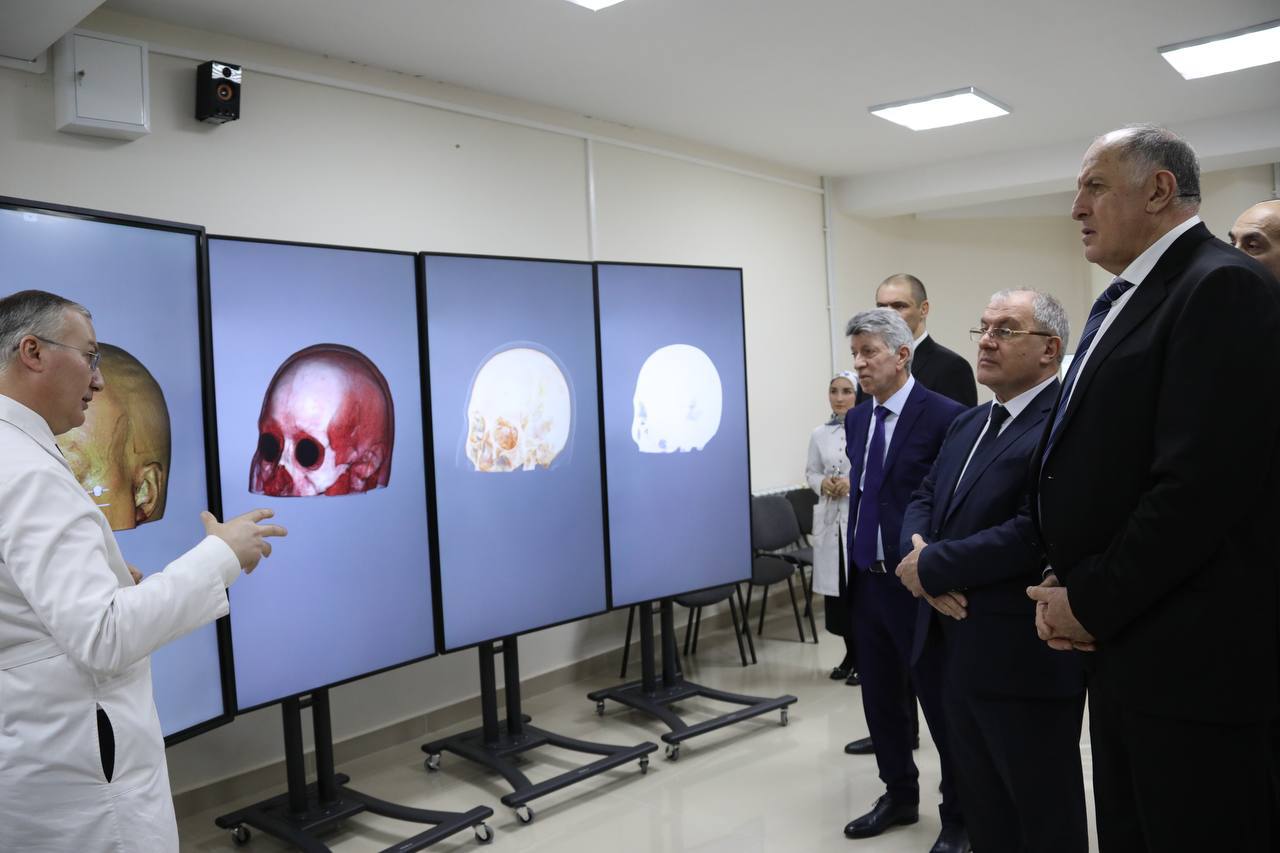 Абдулмуслим Абдулмуслимов ознакомился с работой инновационного центра ДГМУ