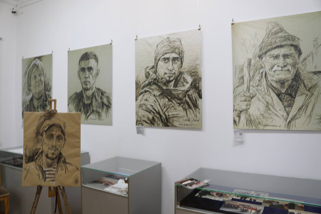 Абдулмуслим Абдулмуслимов посетил выставку «Уголь Донбасса», посвященную героям СВО