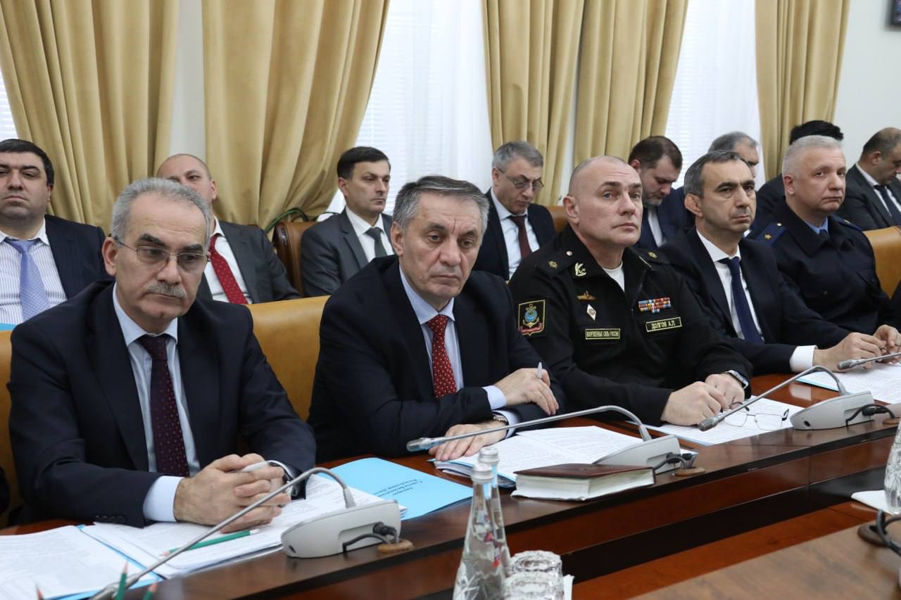 Подготовку к весеннему призыву обсудили под руководством Абдулмуслима Абдулмуслимова