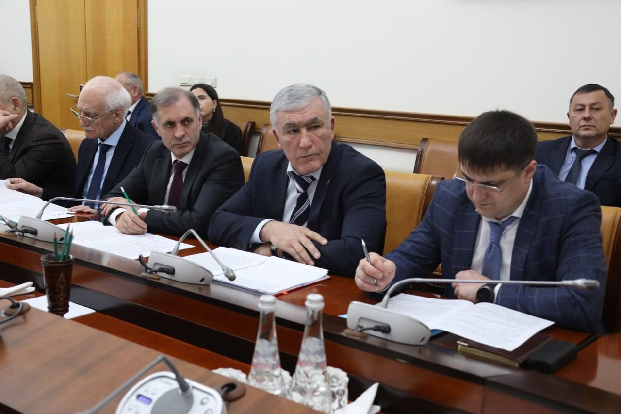 Подготовку к весеннему призыву обсудили под руководством Абдулмуслима Абдулмуслимова
