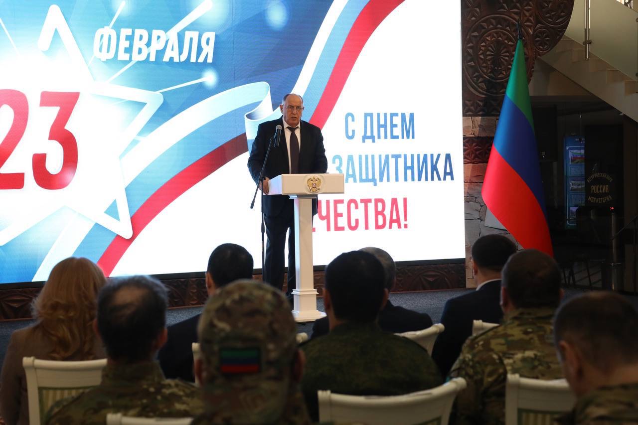 Абдулмуслим Абдулмуслимов в преддверии Дня защитника Отечества вручил государственные награды