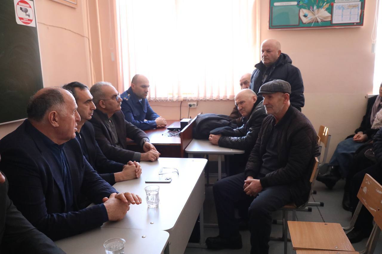 Директор школы в селе Хубар восстановлен в должности, образовательный процесс восстановлен