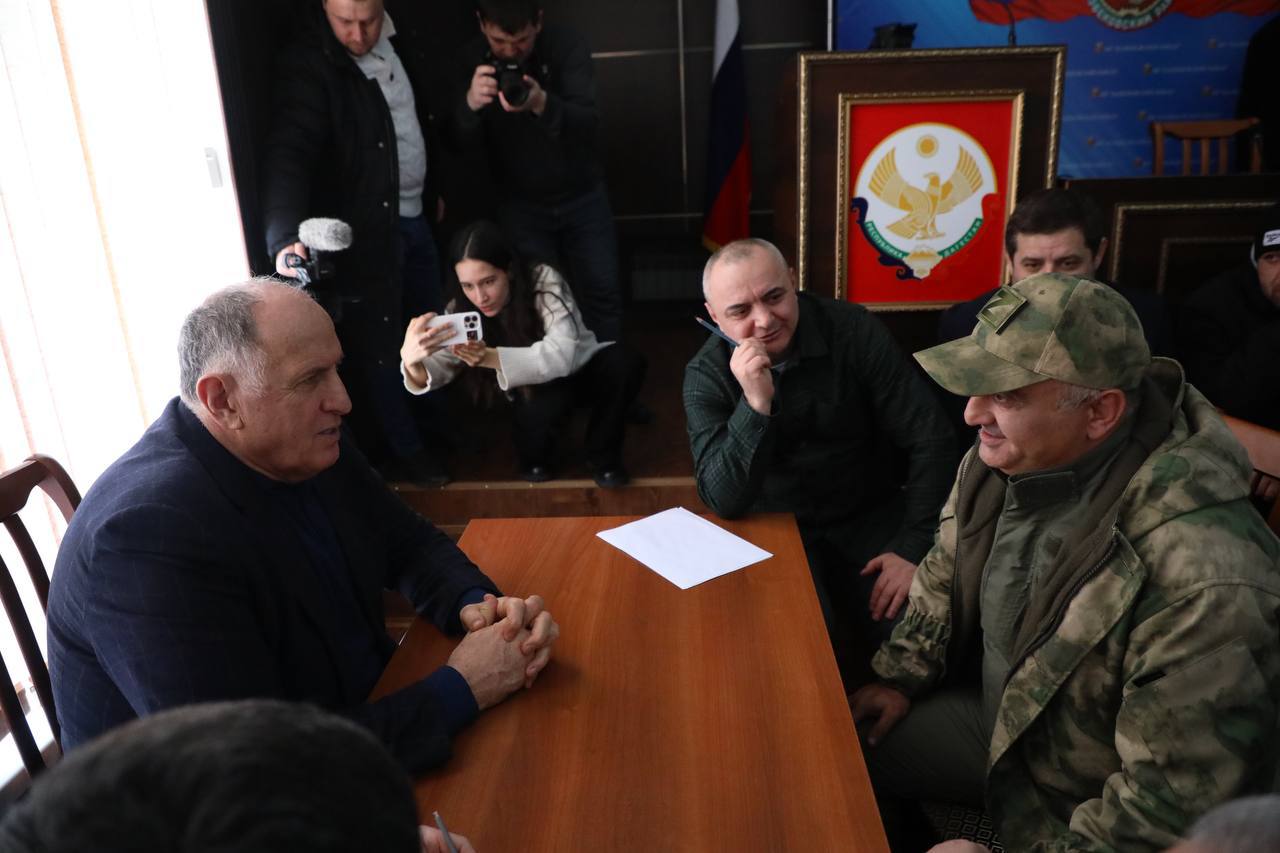 Абдулмуслим Абдулмуслимов встретился с участниками СВО из Казбековского района в канун Дня защитника Отечества