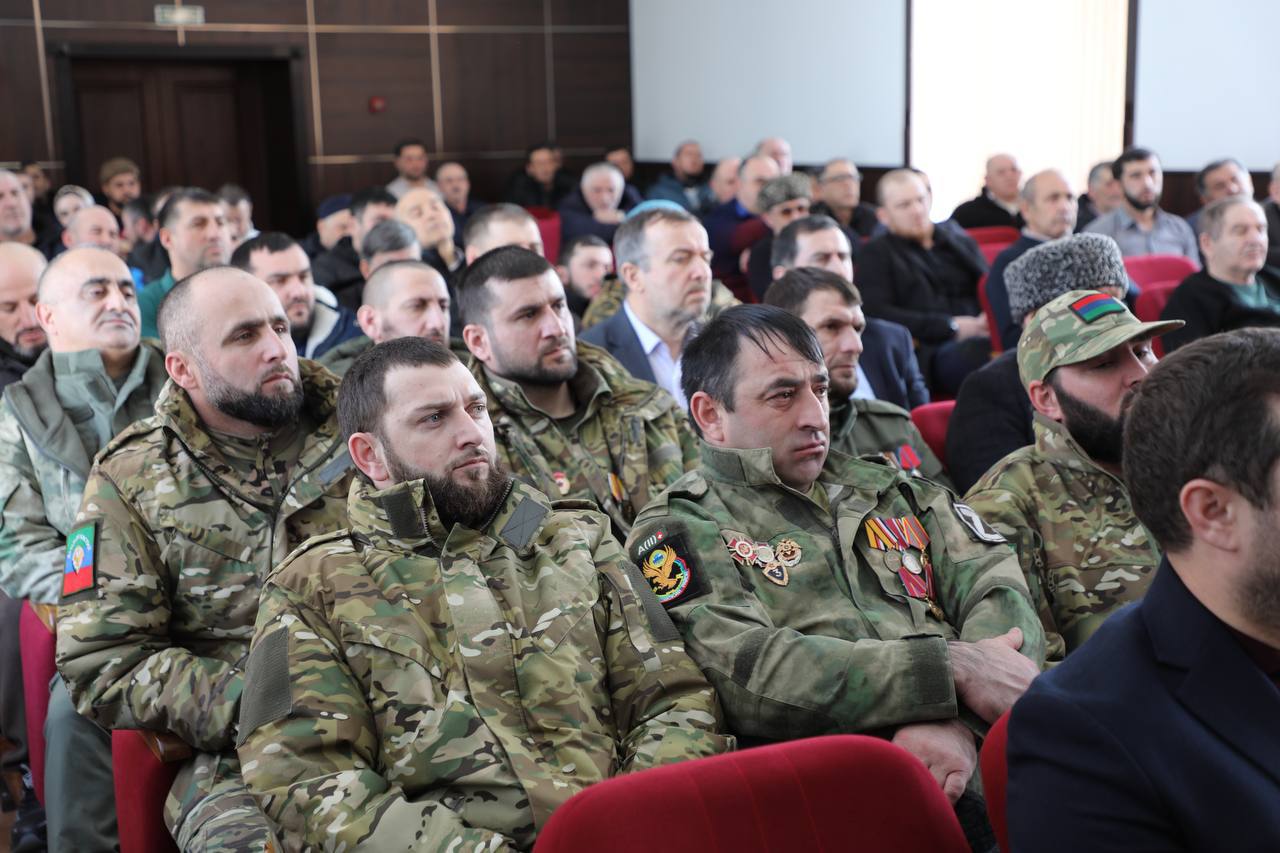 Абдулмуслим Абдулмуслимов встретился с участниками СВО из Казбековского района в канун Дня защитника Отечества