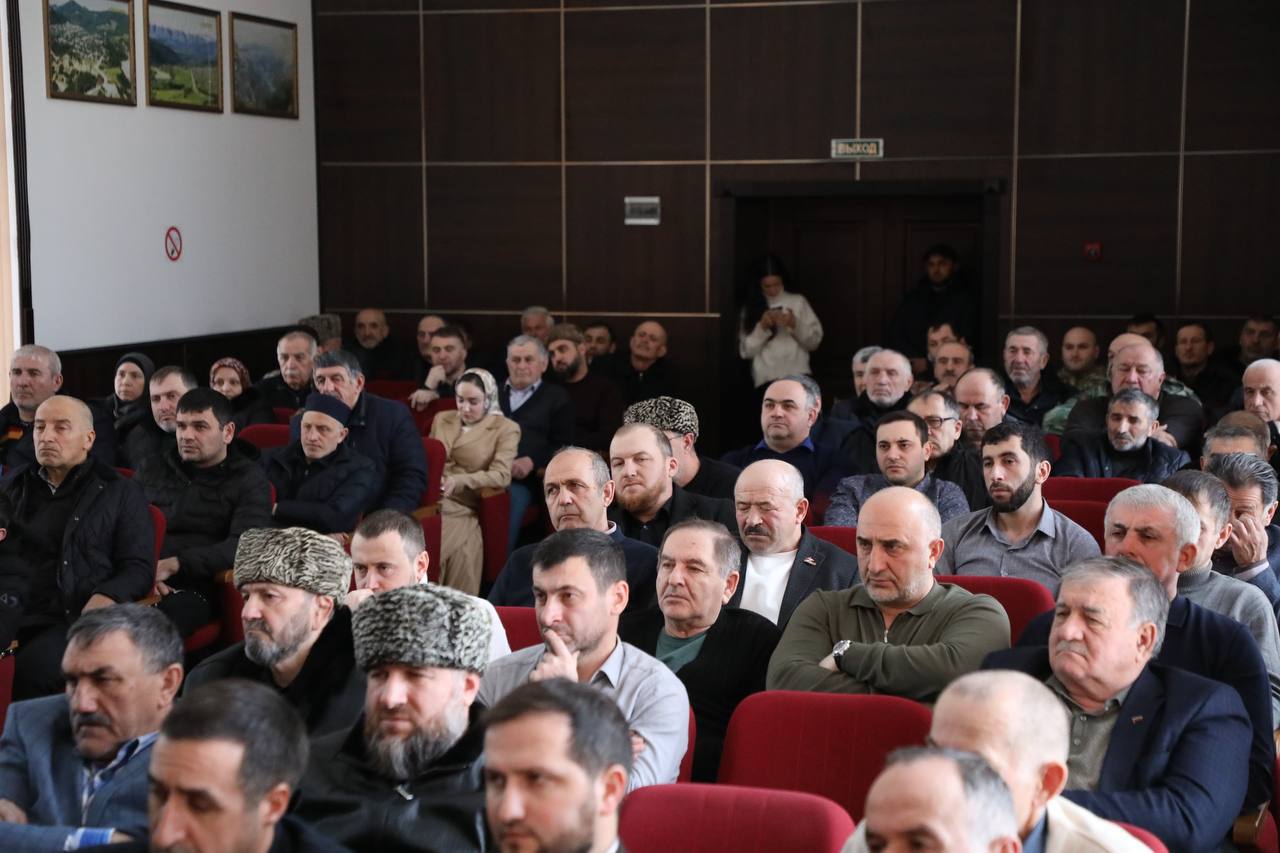 Абдулмуслим Абдулмуслимов встретился с участниками СВО из Казбековского района в канун Дня защитника Отечества