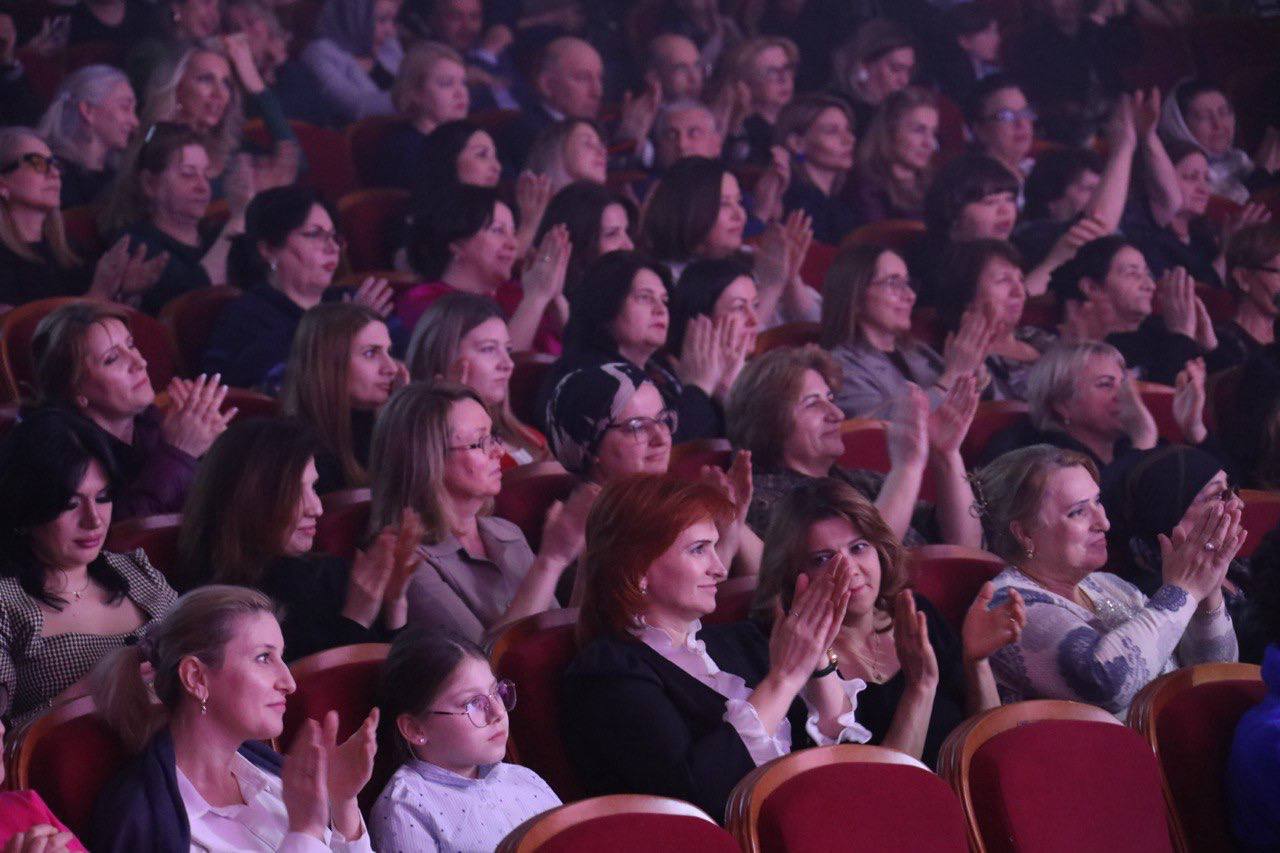 В Махачкале прошел праздничный концерт, посвященный Международному женскому дню