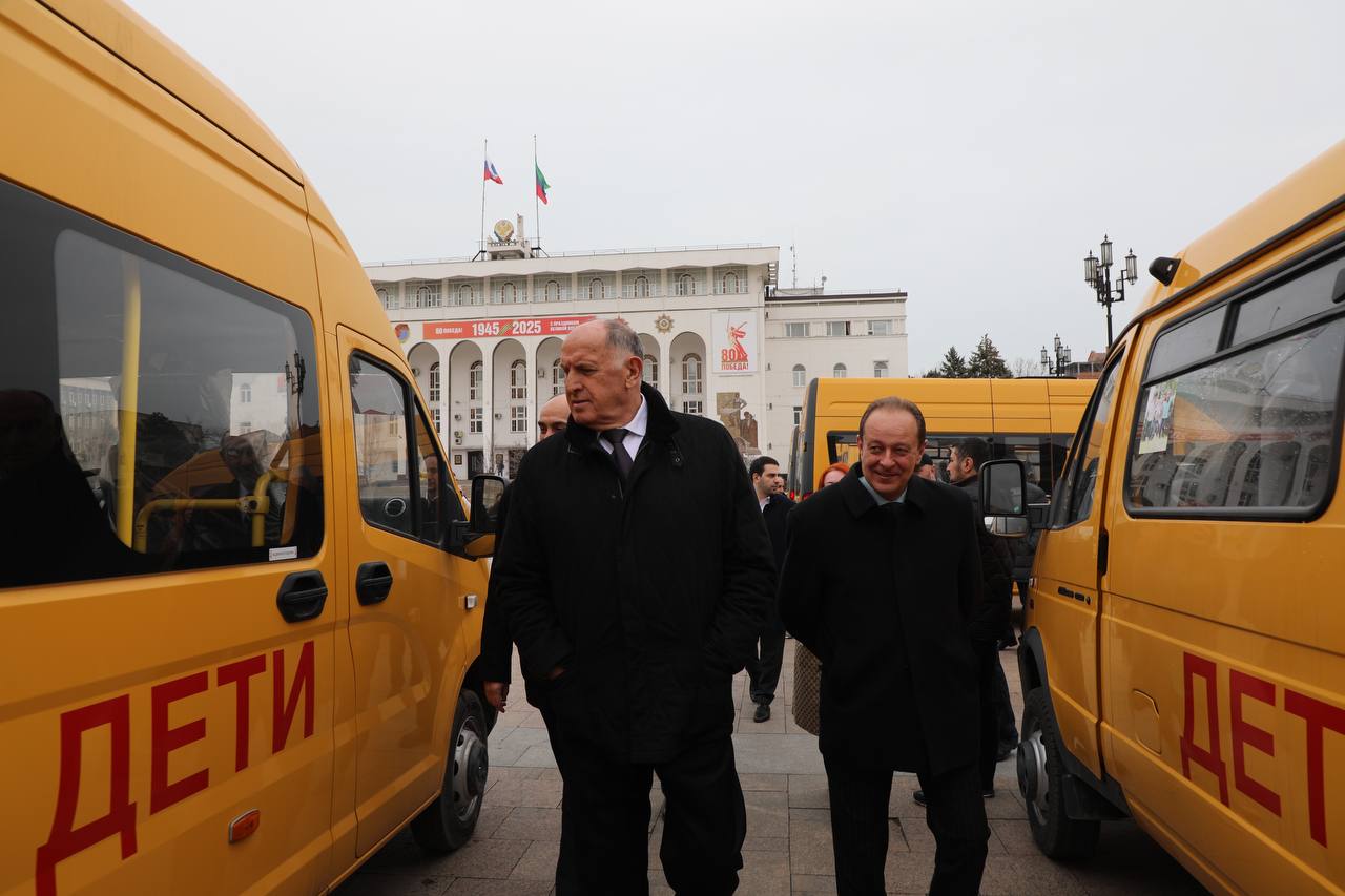 50 единиц нового автотранспорта передали в школы Дагестана