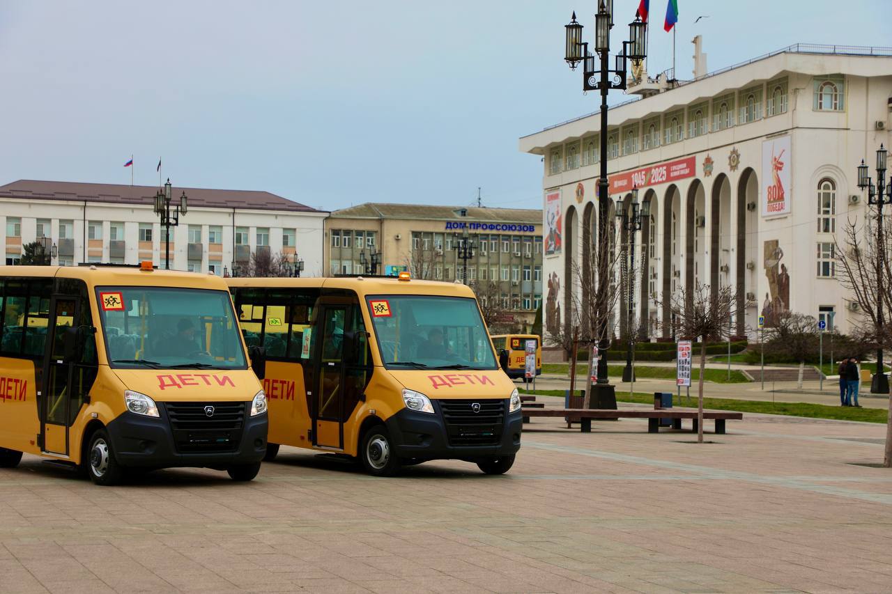 50 единиц нового автотранспорта передали в школы Дагестана