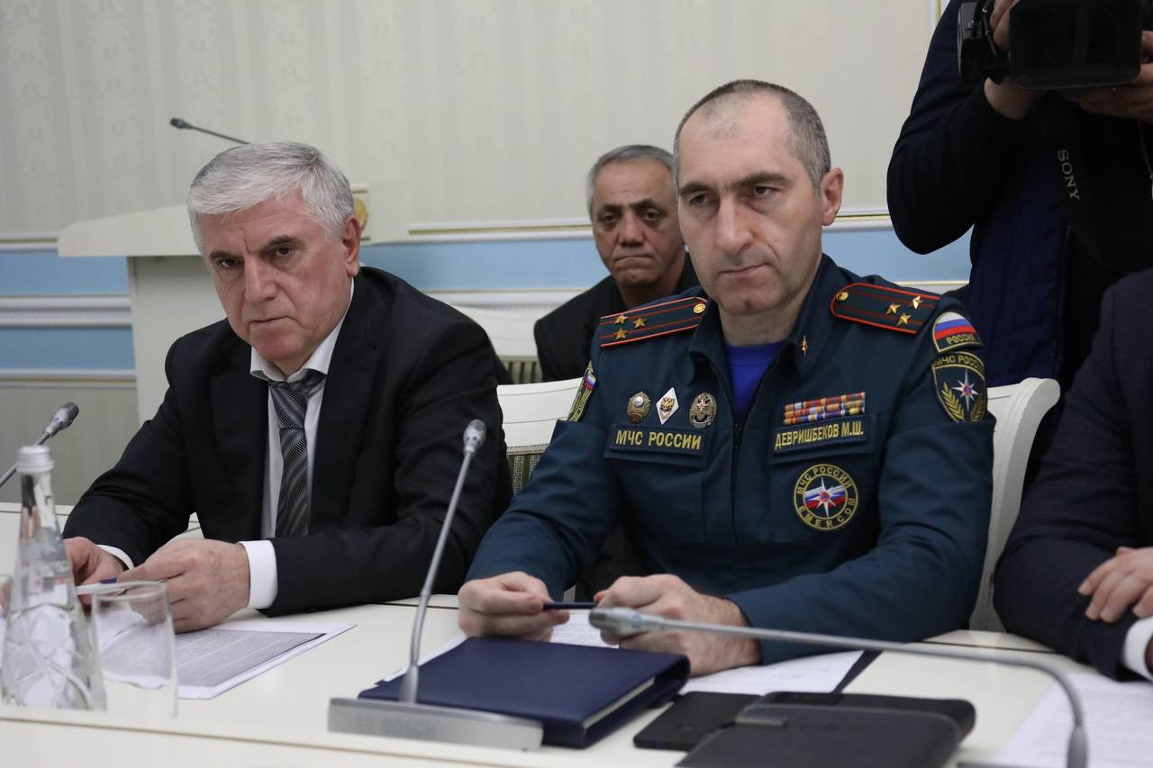 Абдулмуслим Абдулмуслимов провел экстренное заседание комиссии по чрезвычайным ситуациям в Махачкале