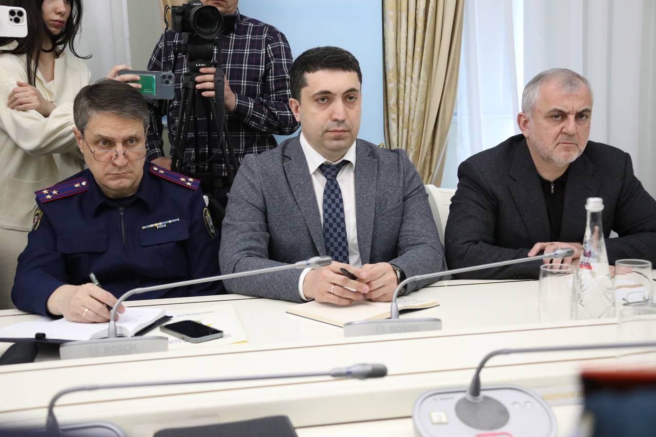 Абдулмуслим Абдулмуслимов провел экстренное заседание комиссии по чрезвычайным ситуациям в Махачкале
