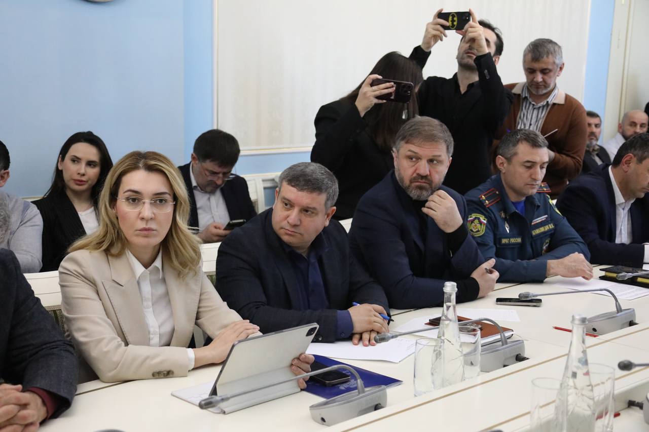 Абдулмуслим Абдулмуслимов провел экстренное заседание комиссии по чрезвычайным ситуациям в Махачкале