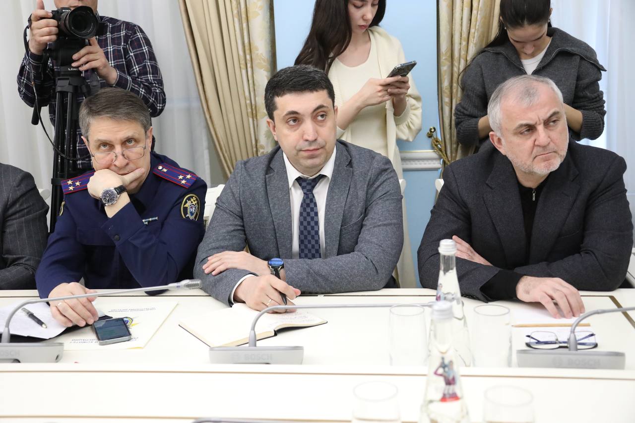Абдулмуслим Абдулмуслимов провел экстренное заседание комиссии по чрезвычайным ситуациям в Махачкале