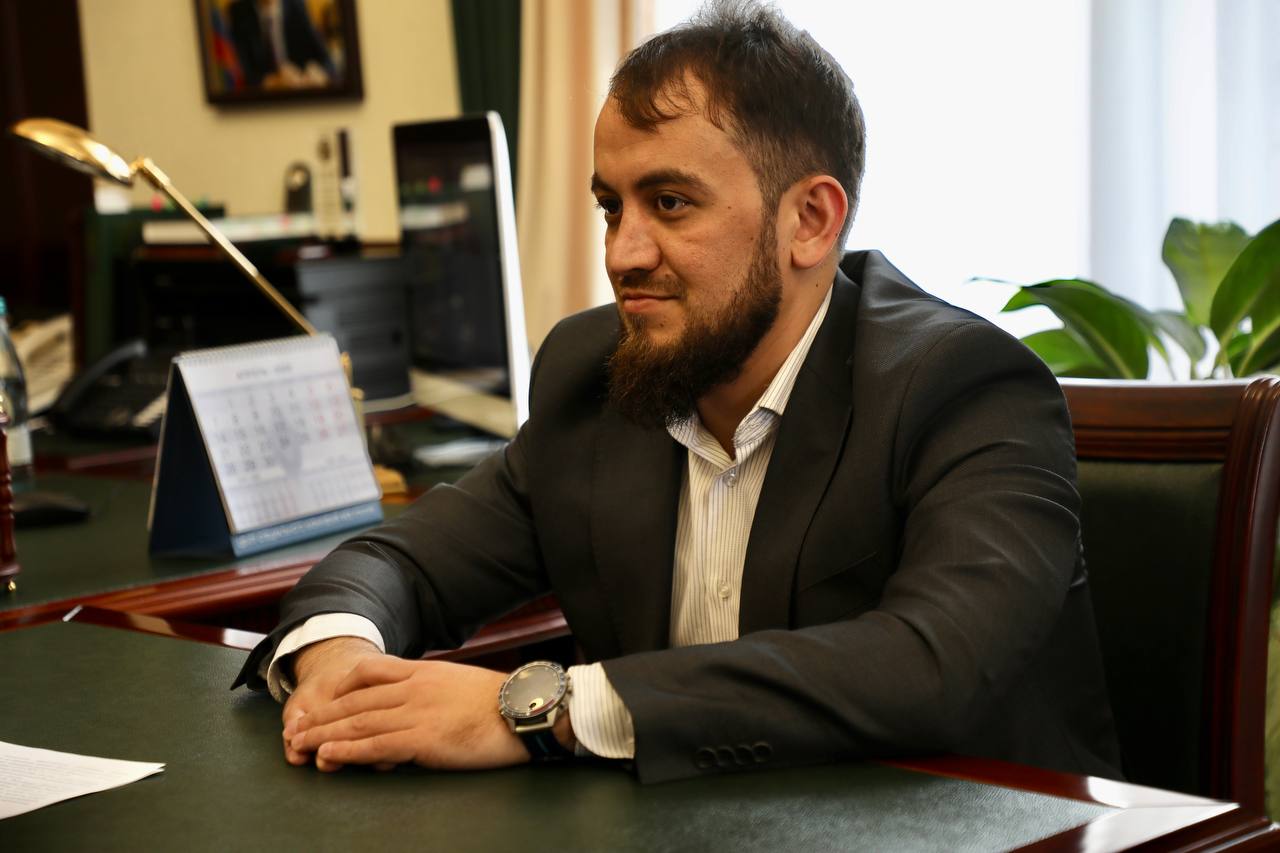 Абдулмуслим Абдулмуслимов рассмотрел проведенный ЦУРом мониторинг реагирования органов власти на обращения граждан
