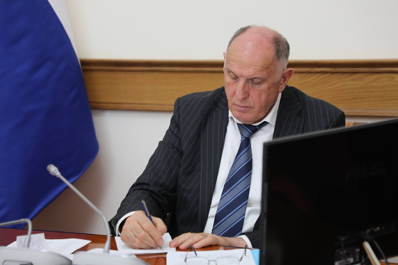 Абдулмуслим Абдулмуслимов поручил усилить контроль за реализацией нацпроектов в Дагестане