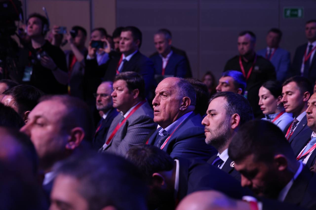 Александр Новак посетил стенд Дагестана на КИФ 2025