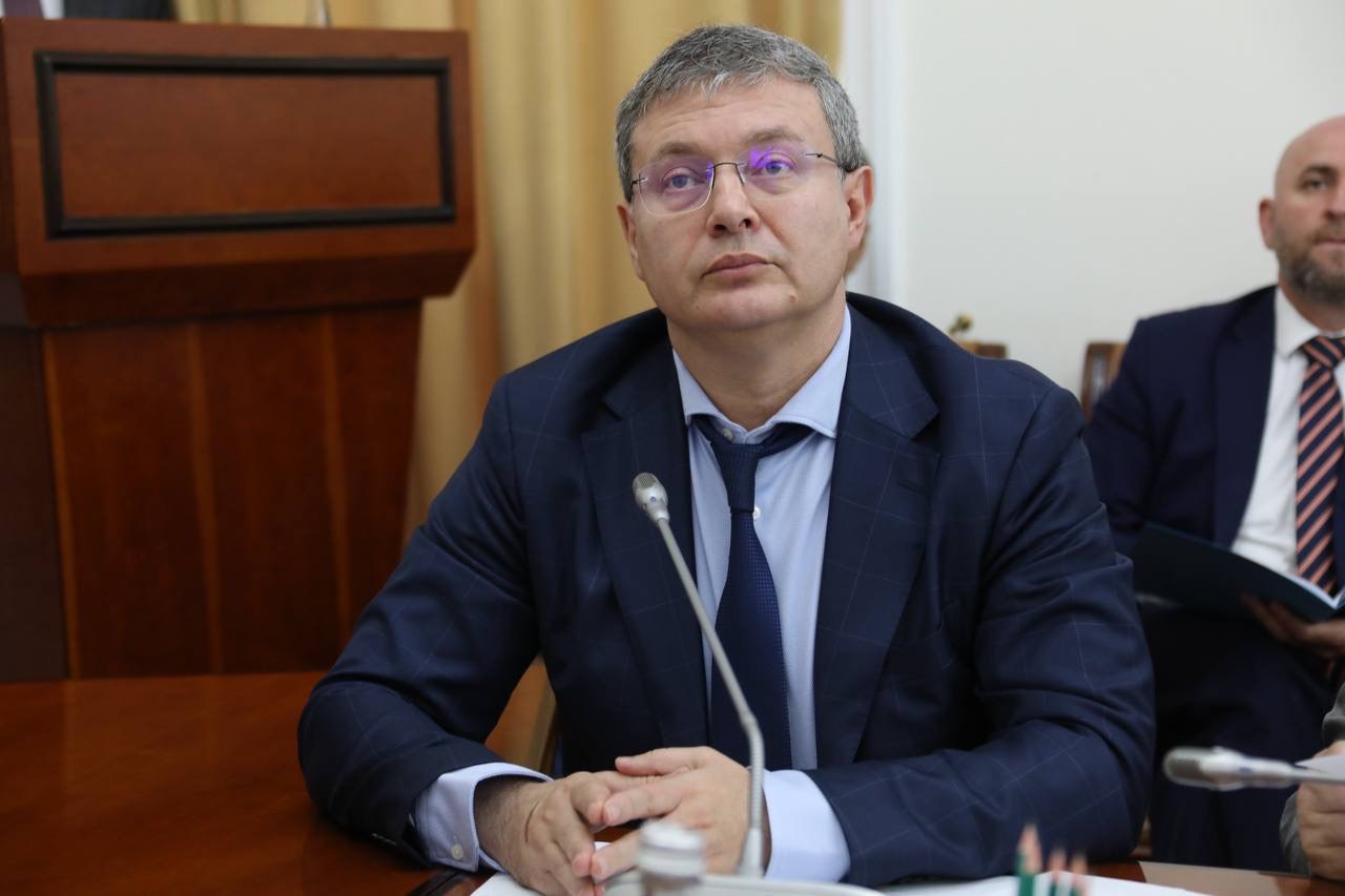 Премьер Дагестана поручил своевременно завершить все мероприятия по замене ветхих сетей и ремонту котельных к началу ОЗП