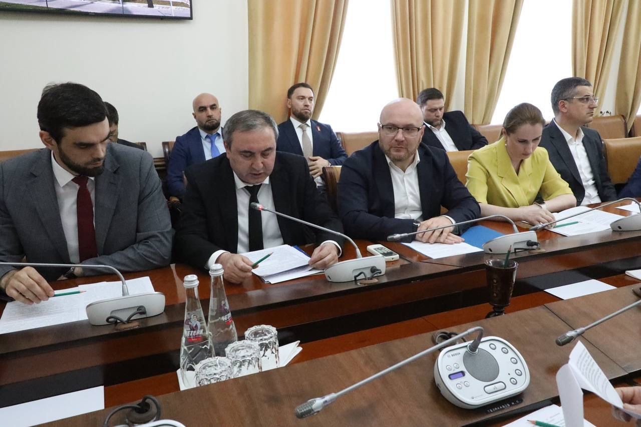 Абдулмуслим Абдулмуслимов поручил органам власти ускорить переход на отечественное программное обеспечение