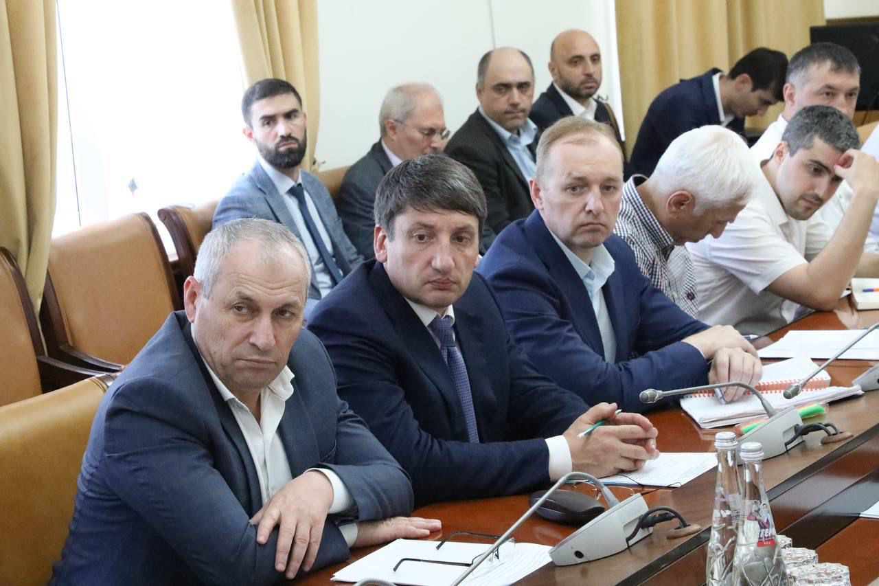 Абдулмуслим Абдулмуслимов поручил органам власти ускорить переход на отечественное программное обеспечение