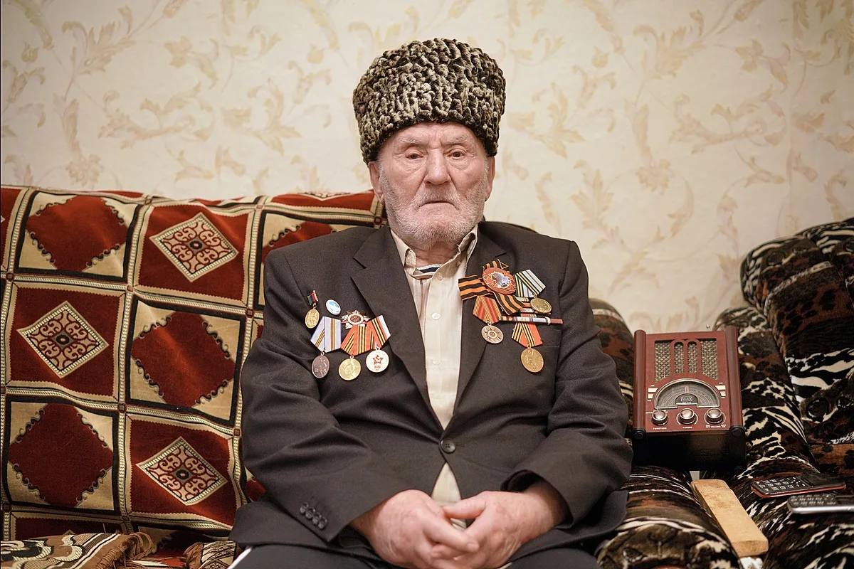 Абдулмуслим Абдулмуслимов поздравил со 101-летием ветерана ВОВ Мусу Багаутдинова