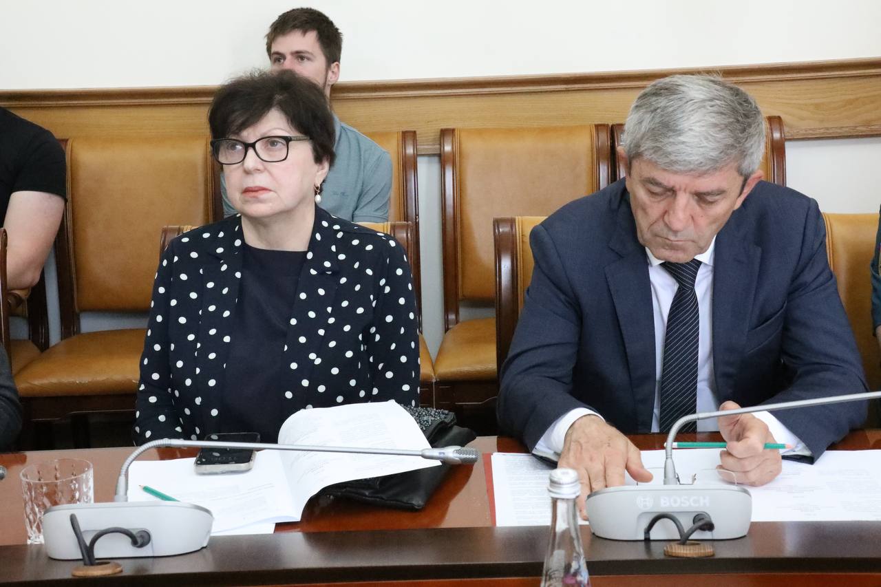 Абдулмуслим Абдулмуслимов провел заседание Правительственной комиссии РД по обеспечению БДД