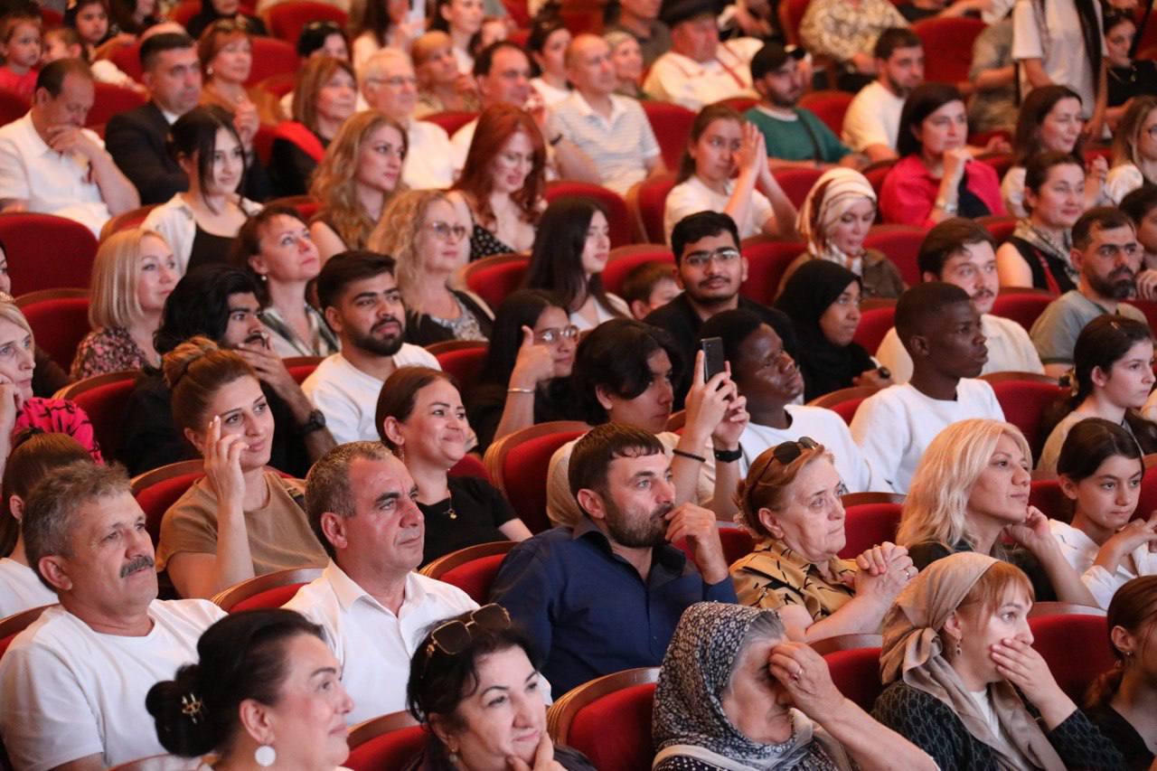Абдулмуслим Абдулмуслимов дал старт Международному фестивалю «Горцы» в Махачкале