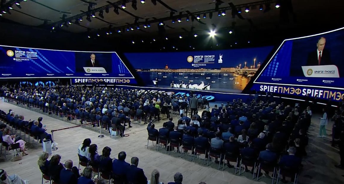 Абдулмуслим Абдулмуслимов принял участие в пленарном заседании ПМЭФ-2025