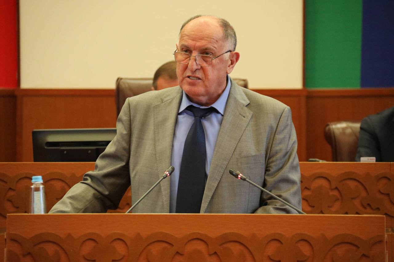 Абдулмуслим Абдулмуслимов принял участие в сессии Народного Собрания Дагестана