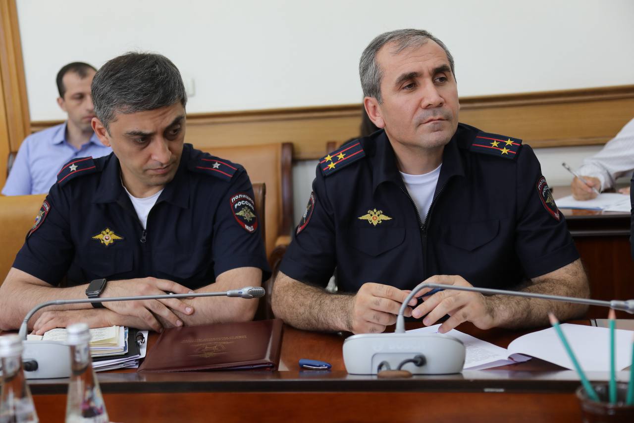 Продолжается подготовка к переустройству под 4 полосы проезжей части дороги в районе ж/д переезда в поселке Тюбе