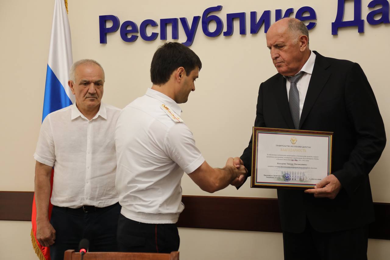Абдулмуслим Абдулмуслимов вручил награды сотрудникам МВД Дагестана